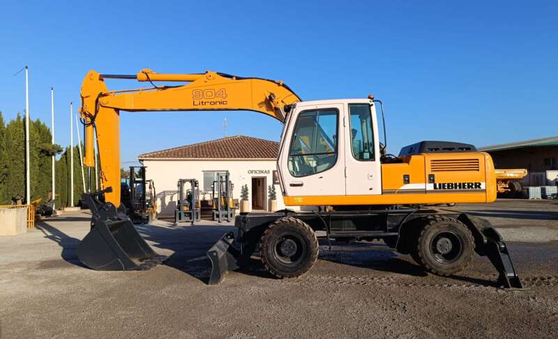 LIEBHERR A904C