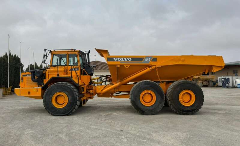 VOLVO A40