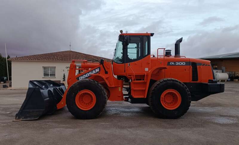 DOOSAN DL300