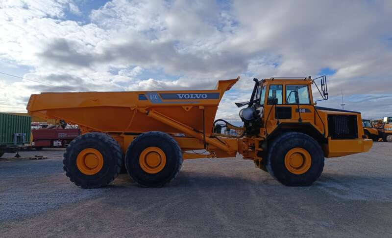 VOLVO A40