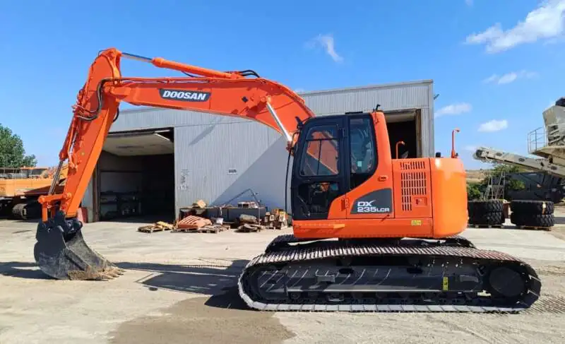 DOOSAN DX235